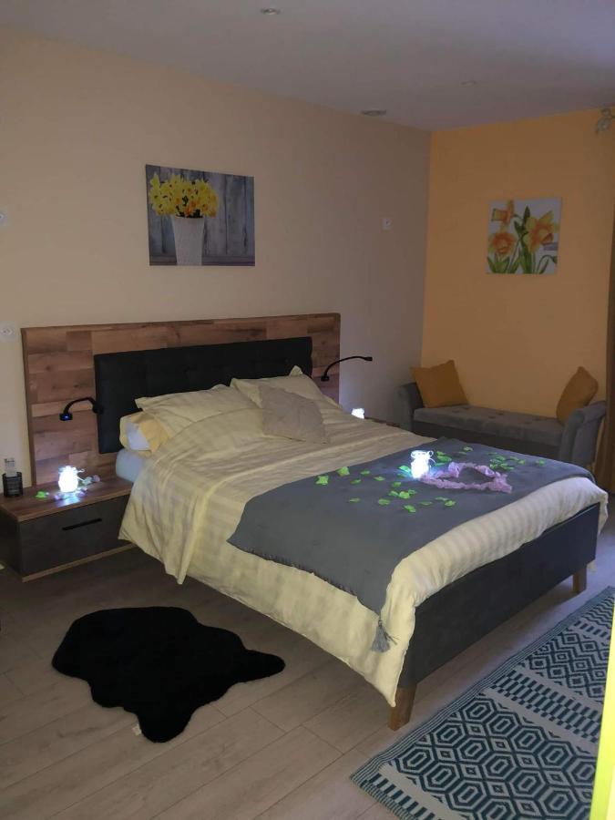 Jonquille Chic La Piccola Venezia Bed & Breakfast Vrécourt Dış mekan fotoğraf